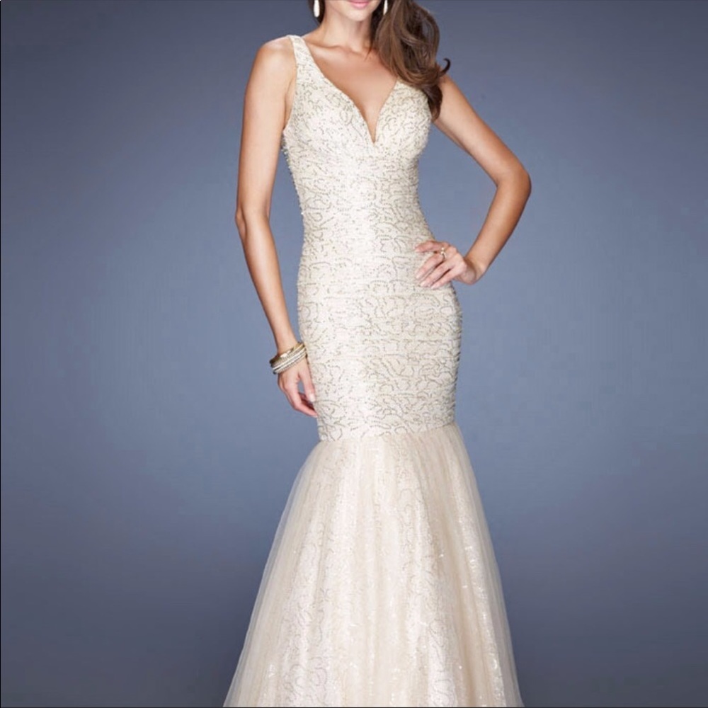 Gown - Picture 3 of 4